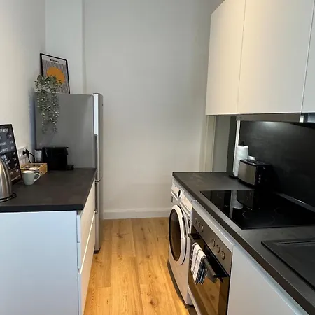 Zentrale Und Stilvolle 3-zimmer In Apartment *