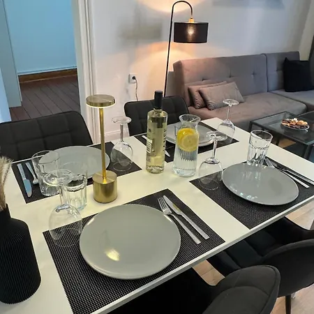 Zentrale Und Stilvolle 3-zimmer In Apartment *