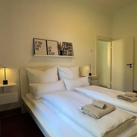 Zentrale Und Stilvolle 3-zimmer In *