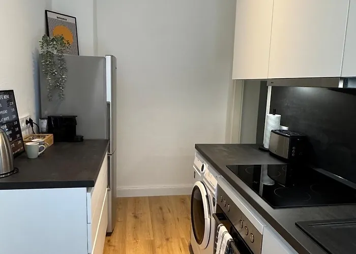 Zentrale Und Stilvolle 3-zimmer In Apartman *
