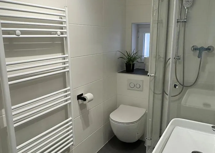 Zentrale Und Stilvolle 3-zimmer In *