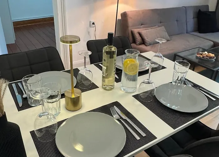 Zentrale Und Stilvolle 3-zimmer In Apartman *