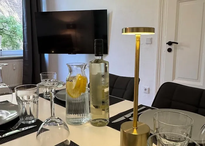 Zentrale Und Stilvolle 3-zimmer In Apartman *